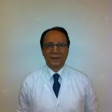 Prof. Dr. Abdülkadir Dökmeci — Gastroenteroloji, Ankara. Portre fotoğrafı.