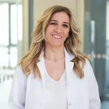 Uzm. Dr. Gülay Özgön — Tıbbi Farmakoloji, Şişli, İstanbul. Portre fotoğrafı.