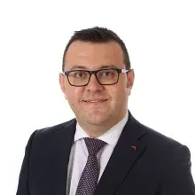 Prof. Dr. Emin Özlü — Dermatoloji, Düzce. Portre fotoğrafı.