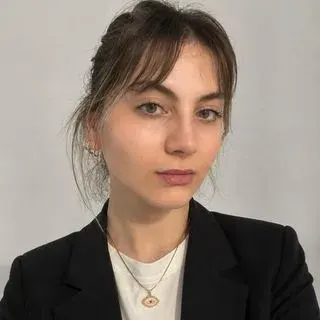 Psk. Damla Doğan — Psikoloji. Portre fotoğrafı.