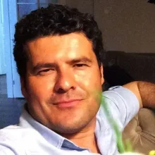 Dr. Temel Karakuş — Akupunktur, Adana. Portre fotoğrafı.