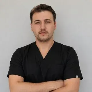 Dt. Sinan Çavuş — Diş Hekimi, Silivri, İstanbul. Portre fotoğrafı.