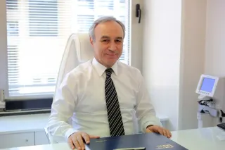 Op. Dr. Ali Nihat Ofluoğlu profilinde yer alan galeri fotoğrafı.