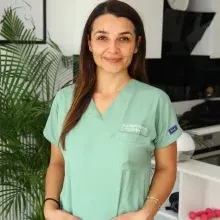 Uzm. Fzt. Selin Şensoy — Fizyoterapi Ve Rehabilitasyon, İstanbul. Portre fotoğrafı.