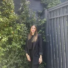 Dyt. Ceren Özkan — Diyetisyen, İstanbul. Portre fotoğrafı.