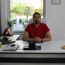 Dt. Hasan Zeynelgil — Diş Hekimi, Ankara. Portre fotoğrafı.