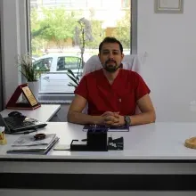 Dt. Hasan Zeynelgil — Diş Hekimi, Ankara. Portre fotoğrafı.
