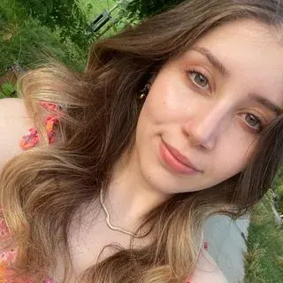Dkt. Serra Keskinel Yetik — Dil ve Konuşma Terapisi, Çorum. Portre fotoğrafı.