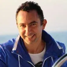 Dt. Mehmet Arda Yalıç — Diş Hekimi, İstanbul. Portre fotoğrafı.