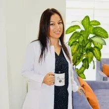 Dyt. Yasemin Gün — Diyetisyen, İstanbul. Portre fotoğrafı.