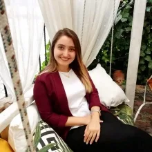 Psk. Dan. Selen Kömürcü — Psikolojik Danışma ve Rehberlik. Portre fotoğrafı.