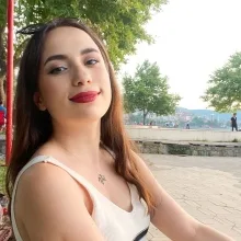 Psk. Zeynep Nisa Varişli — Psikoloji, İstanbul. Portre fotoğrafı.