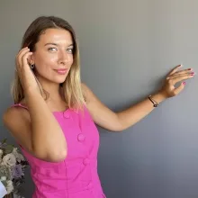 Dyt. Serenay Bender — Diyetisyen, İstanbul. Portre fotoğrafı.