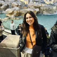 Dyt. Şeyda Özcan — Diyetisyen, Bursa. Portre fotoğrafı.
