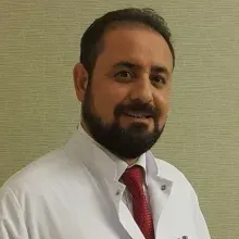Prof. Dr. Cemal Üstün — Bakırköy, İstanbul. Portre fotoğrafı.