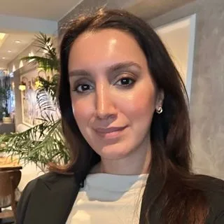 Psk. Dan. Ayşenur Göçer — Psikolojik Danışma ve Rehberlik. Portre fotoğrafı.