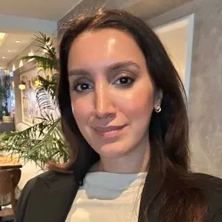 Psk. Dan. Ayşenur Göçer — Psikolojik Danışma ve Rehberlik. Portre fotoğrafı.