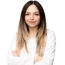 Fzt. Melis Öztürk — Fizyoterapi Ve Rehabilitasyon, İstanbul. Portre fotoğrafı.