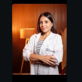 Psk. Melike Lavinia Solmaz — Psikoloji, Konyaaltı, Antalya. Portre fotoğrafı.