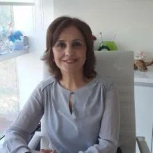 Uzm. Dr. Yelda Mumcu — Çocuk Sağlığı Ve Hastalıkları, Ankara. Portre fotoğrafı.