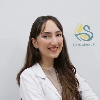 Fzt. Naz Özkan Kahraman — Fizyoterapi Ve Rehabilitasyon, Giresun. Portre fotoğrafı.