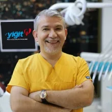Dt. İlker Yiğit — Diş Hekimi, Karatay, Konya. Portre fotoğrafı.