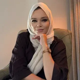 Kl. Psk. Afra Ahbab — Psikoloji, İstanbul. Portre fotoğrafı.