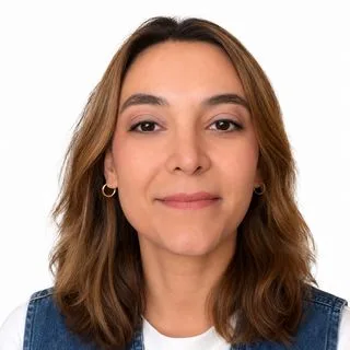 Kl. Psk. Dilara Ahman Cheung — Psikoloji, Bursa. Portre fotoğrafı.