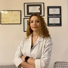 Uzm. Fzt. Birsen Arkar — Fizyoterapi Ve Rehabilitasyon, İzmir. Portre fotoğrafı.