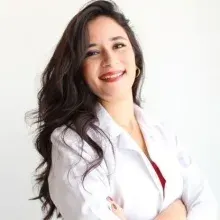 Dyt. Elif Orhan — Diyetisyen, Mersin. Portre fotoğrafı.