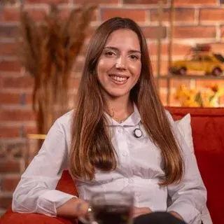 Dyt. Melike Ceylan — Diyetisyen. Portre fotoğrafı.