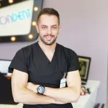 Uzm. Dt. Burhan Barın — Ortodonti, Ankara. Portre fotoğrafı.