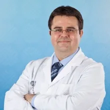 Dr. Öğr. Üyesi Halil Suat Ayyıldız — Çocuk Cerrahisi, İstanbul. Portre fotoğrafı.