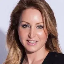 Uzm. Dr. Betül Zeynep Şengör — Dermatoloji, İstanbul. Portre fotoğrafı.