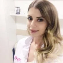 Psk. Özlem Sevgin — Psikoloji, İstanbul. Portre fotoğrafı.