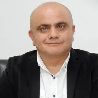 Uzm. Dr. Kenan Turhan — Dermatoloji, Gaziantep. Portre fotoğrafı.