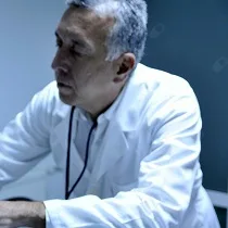 Op. Dr. Baki Çokneşeli — Plastik Rekonstrüktif Ve Estetik Cerrahi. Portre fotoğrafı.