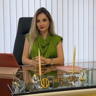 Psk. İrem Yiğit. Portre fotoğrafı.