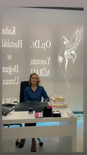 Op. Dr. Yasemin Ağralı profilinde yer alan galeri fotoğrafı.