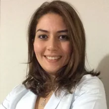 Dt. İnci Bolluk Kıral — Diş Hekimi, İstanbul. Portre fotoğrafı.