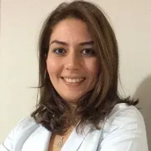 Dt. İnci Bolluk Kıral — Diş Hekimi, İstanbul. Portre fotoğrafı.