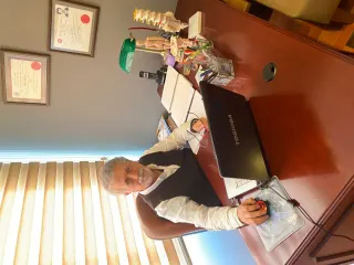 Prof. Dr. Hayri T. Özbek profilinde yer alan galeri fotoğrafı.