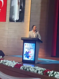 Doç. Dr. Nazmi Özer profilinde yer alan galeri fotoğrafı.
