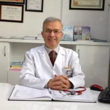 Uzm. Dr. İbrahim Ethem Çalhan — Çocuk Sağlığı Ve Hastalıkları, Ankara. Portre fotoğrafı.