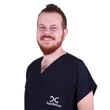 Dt. Kağan Özkan — Diş Hekimi, Ataşehir, İstanbul. Portre fotoğrafı.