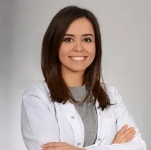 Dr. Dt. Gökçe Kılıç — Ankara. Portre fotoğrafı.