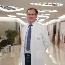 Op. Dr. Volkan Yazıcıoğlu — Kalp Ve Damar Cerrahisi, İstanbul. Portre fotoğrafı.