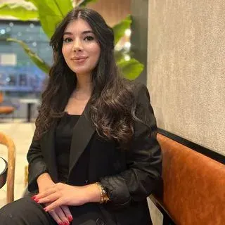 Psk. Esra Avşar — Psikoloji, Malatya. Portre fotoğrafı.