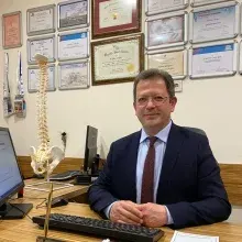 Prof. Dr. Çağatay Çalıkoğlu — Beyin Ve Sinir Cerrahisi, Bursa. Portre fotoğrafı.