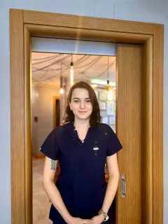 Dt. Hilal İrem Aksoy profilinde yer alan galeri fotoğrafı.